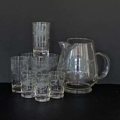 LOT Vintage Beverage Set: Pitcher, Beverage & Juice