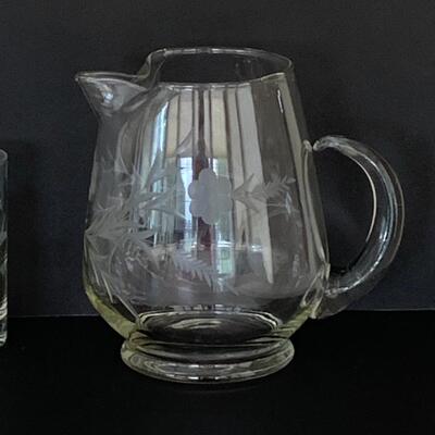 LOT Vintage Beverage Set: Pitcher, Beverage & Juice