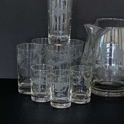 LOT Vintage Beverage Set: Pitcher, Beverage & Juice
