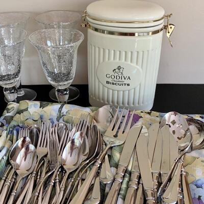 LOT 44R: Mikasa & Hampton Flatware, Table Linens, Water/Wine Glasses & More