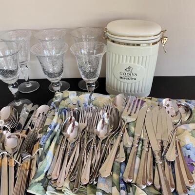 LOT 44R: Mikasa & Hampton Flatware, Table Linens, Water/Wine Glasses & More