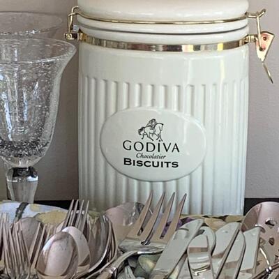 LOT 44R: Mikasa & Hampton Flatware, Table Linens, Water/Wine Glasses & More