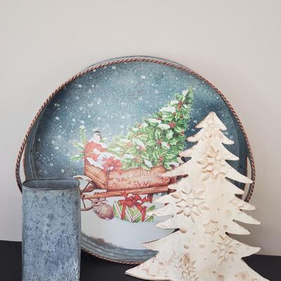LOT 75G: Christmas Time Table-Decorations
