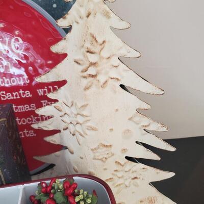 LOT 75G: Christmas Time Table-Decorations