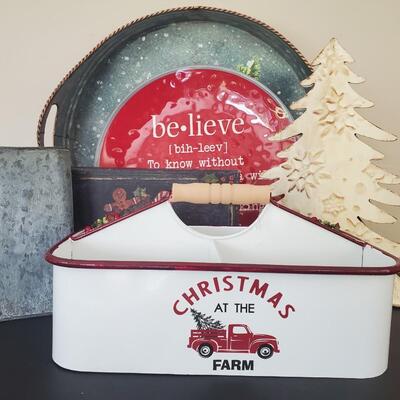 LOT 75G: Christmas Time Table-Decorations