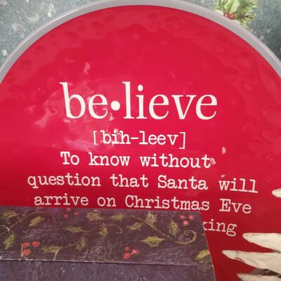 LOT 75G: Christmas Time Table-Decorations