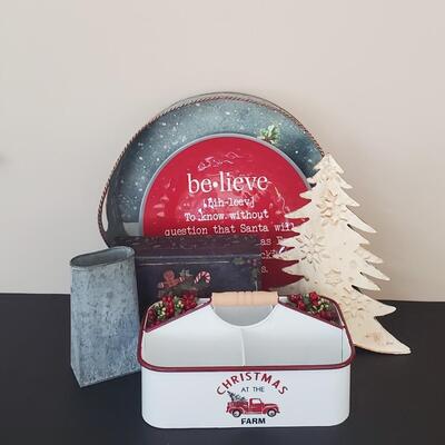 LOT 75G: Christmas Time Table-Decorations