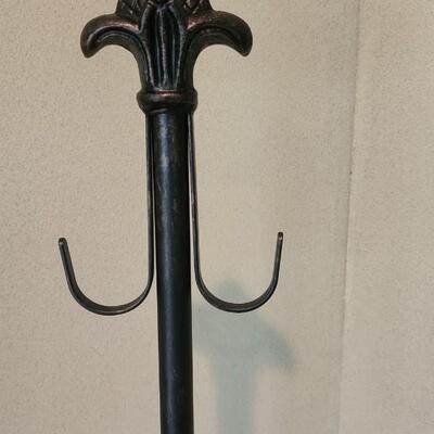 LOT: 77RP: Rustic Lamp & Accessory Hook