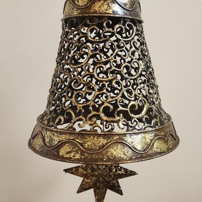 LOT 90RP: Collection of Six Elegant Holiday Decor Pieces