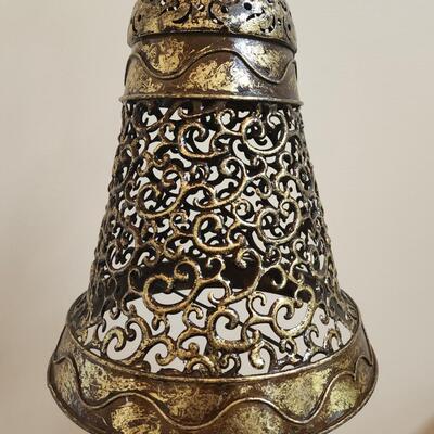 LOT 90RP: Collection of Six Elegant Holiday Decor Pieces