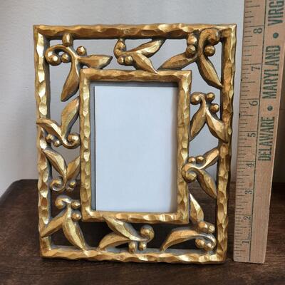LOT 90RP: Collection of Six Elegant Holiday Decor Pieces