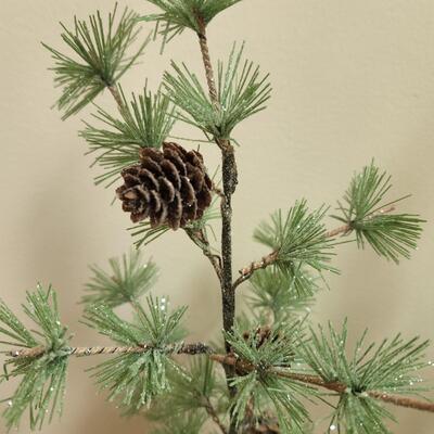 LOT 91RP: Collection of Five Country Style Holiday Home Decor Pieces
