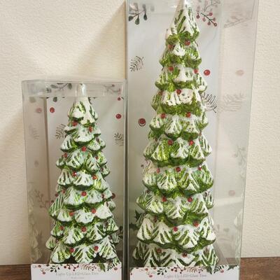 LOT 91RP: Collection of Five Country Style Holiday Home Decor Pieces
