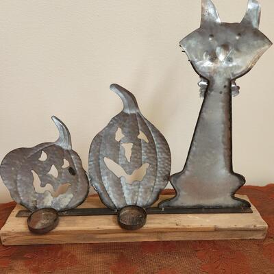 LOT 93RP: Seven Piece Country Style Fall/Halloween Decor Collection
