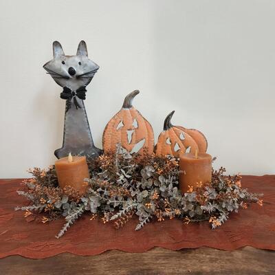 LOT 93RP: Seven Piece Country Style Fall/Halloween Decor Collection