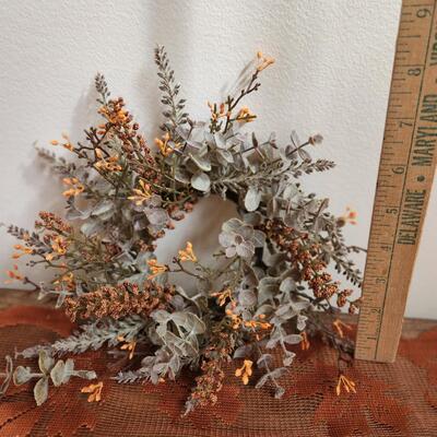 LOT 93RP: Seven Piece Country Style Fall/Halloween Decor Collection