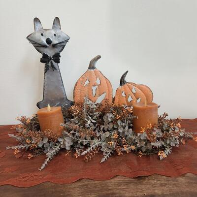 LOT 93RP: Seven Piece Country Style Fall/Halloween Decor Collection