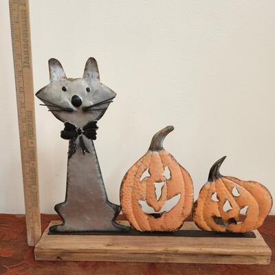 LOT 93RP: Seven Piece Country Style Fall/Halloween Decor Collection