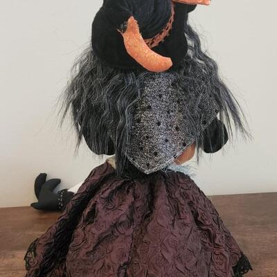 LOT 94RP: Eight Whimsical Fall/Halloween Holiday Decor Items