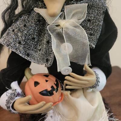 LOT 94RP: Eight Whimsical Fall/Halloween Holiday Decor Items