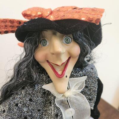 LOT 94RP: Eight Whimsical Fall/Halloween Holiday Decor Items