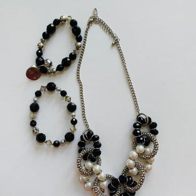 LOT 110R: Silver Tone Beaded & Faux Pearl Chain Necklace with Beaded Stretch Braclets