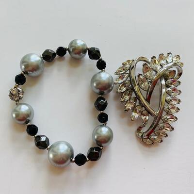 LOT 112R: Trifari Brooch & Beaded & Faux Pearl  Stretch Bracelet