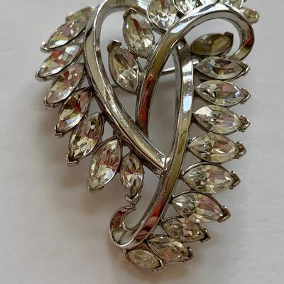 LOT 112R: Trifari Brooch & Beaded & Faux Pearl  Stretch Bracelet