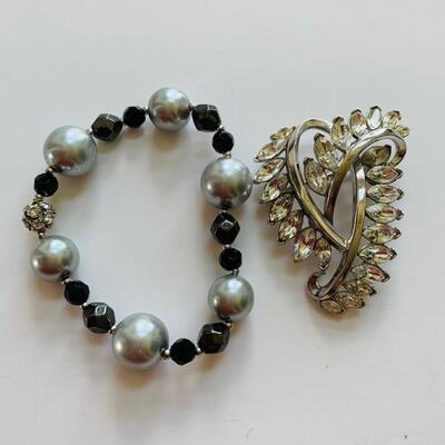 LOT 112R: Trifari Brooch & Beaded & Faux Pearl  Stretch Bracelet
