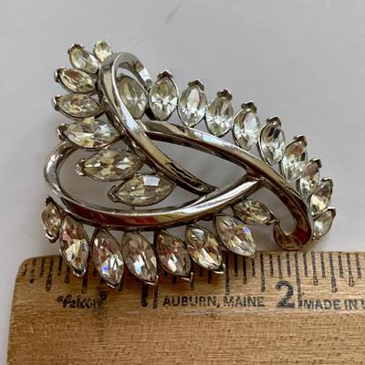 LOT 112R: Trifari Brooch & Beaded & Faux Pearl  Stretch Bracelet