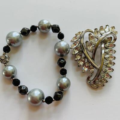 LOT 112R: Trifari Brooch & Beaded & Faux Pearl  Stretch Bracelet