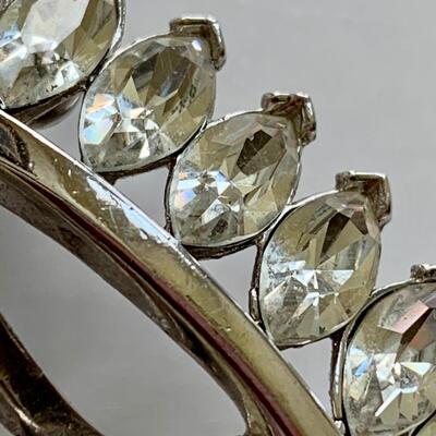 LOT 112R: Trifari Brooch & Beaded & Faux Pearl  Stretch Bracelet