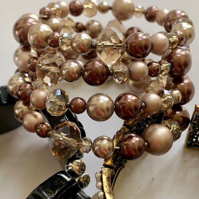 LOT 115R: Collection of 4 Fashion Bracelets: Faux Pearls, Beaded, Cuff and Stretch