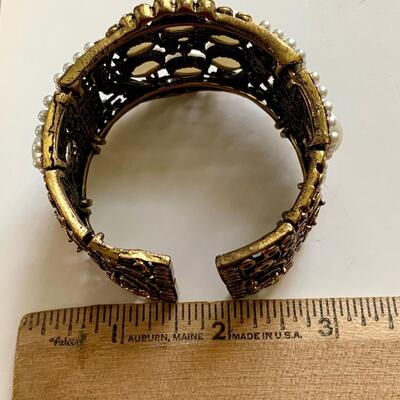 LOT 115R: Collection of 4 Fashion Bracelets: Faux Pearls, Beaded, Cuff and Stretch