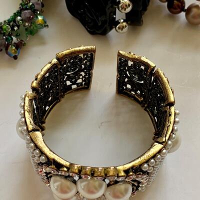 LOT 115R: Collection of 4 Fashion Bracelets: Faux Pearls, Beaded, Cuff and Stretch