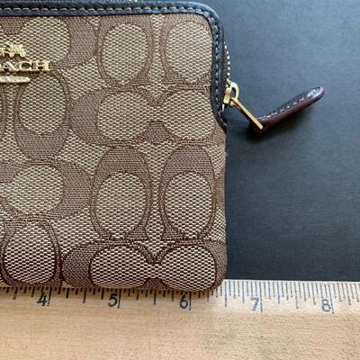 LOT J00116: Coach Small Wristlet Purse Signature C Print  Brown
