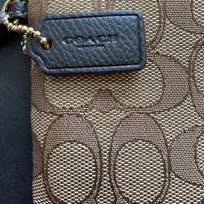 LOT J00116: Coach Small Wristlet Purse Signature C Print  Brown