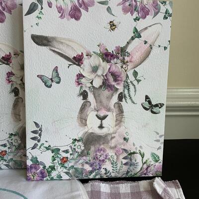 LOT 118R:  Spring Home Decor