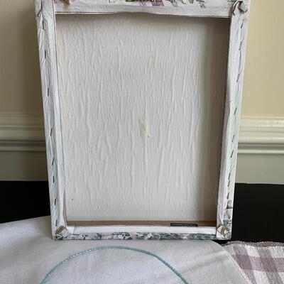LOT 118R:  Spring Home Decor
