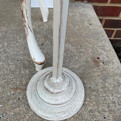 LOT 121R:  Home Decor: Wreath Holder, Accent Table & Basket Wreaths