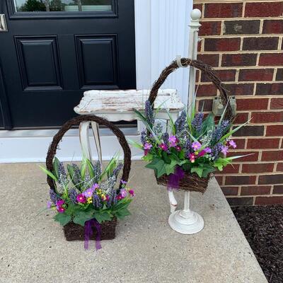 LOT 121R:  Home Decor: Wreath Holder, Accent Table & Basket Wreaths