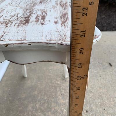 LOT 121R:  Home Decor: Wreath Holder, Accent Table & Basket Wreaths