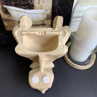 LOT 122R: Home Decor: Wall Pocket/Sconce, Floral Accent Mirror & More