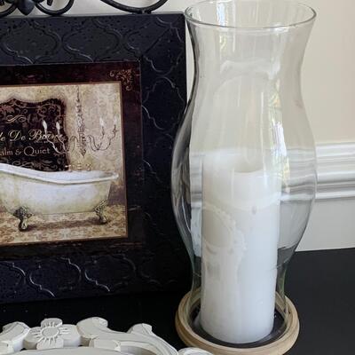 LOT 122R: Home Decor: Wall Pocket/Sconce, Floral Accent Mirror & More