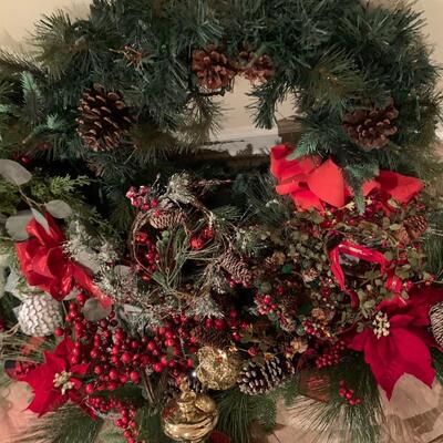 LOT 125R: Holiday Wreaths, Garland, Decor, Berries, Ornaments & More