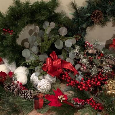 LOT 125R: Holiday Wreaths, Garland, Decor, Berries, Ornaments & More
