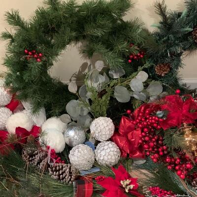 LOT 125R: Holiday Wreaths, Garland, Decor, Berries, Ornaments & More