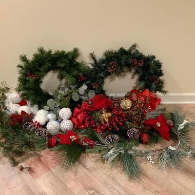 LOT 125R: Holiday Wreaths, Garland, Decor, Berries, Ornaments & More