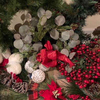 LOT 125R: Holiday Wreaths, Garland, Decor, Berries, Ornaments & More