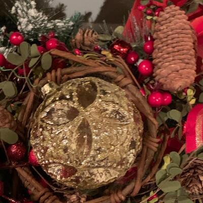 LOT 125R: Holiday Wreaths, Garland, Decor, Berries, Ornaments & More